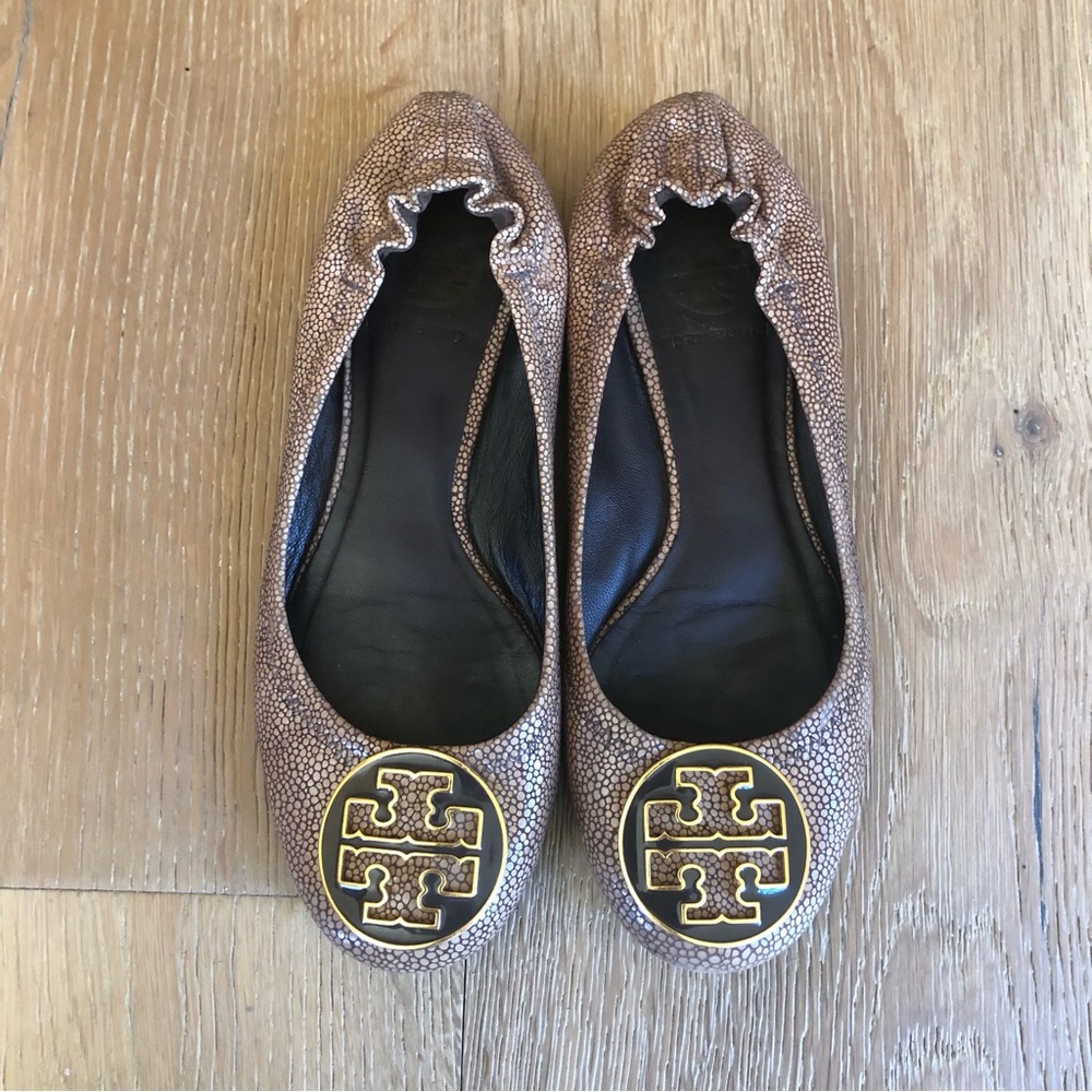 Tory Burch big gold logo stingray flats size 6 price firm!